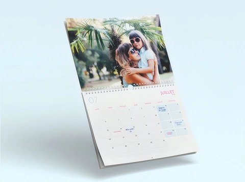 Large photo calendar: A4 when closed, A3 when open!